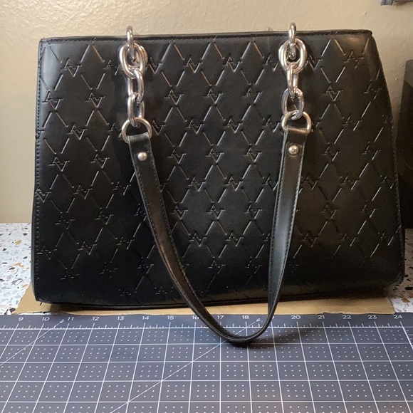 Adrienne Vittadini Black Handbag - Picture 2 of 3